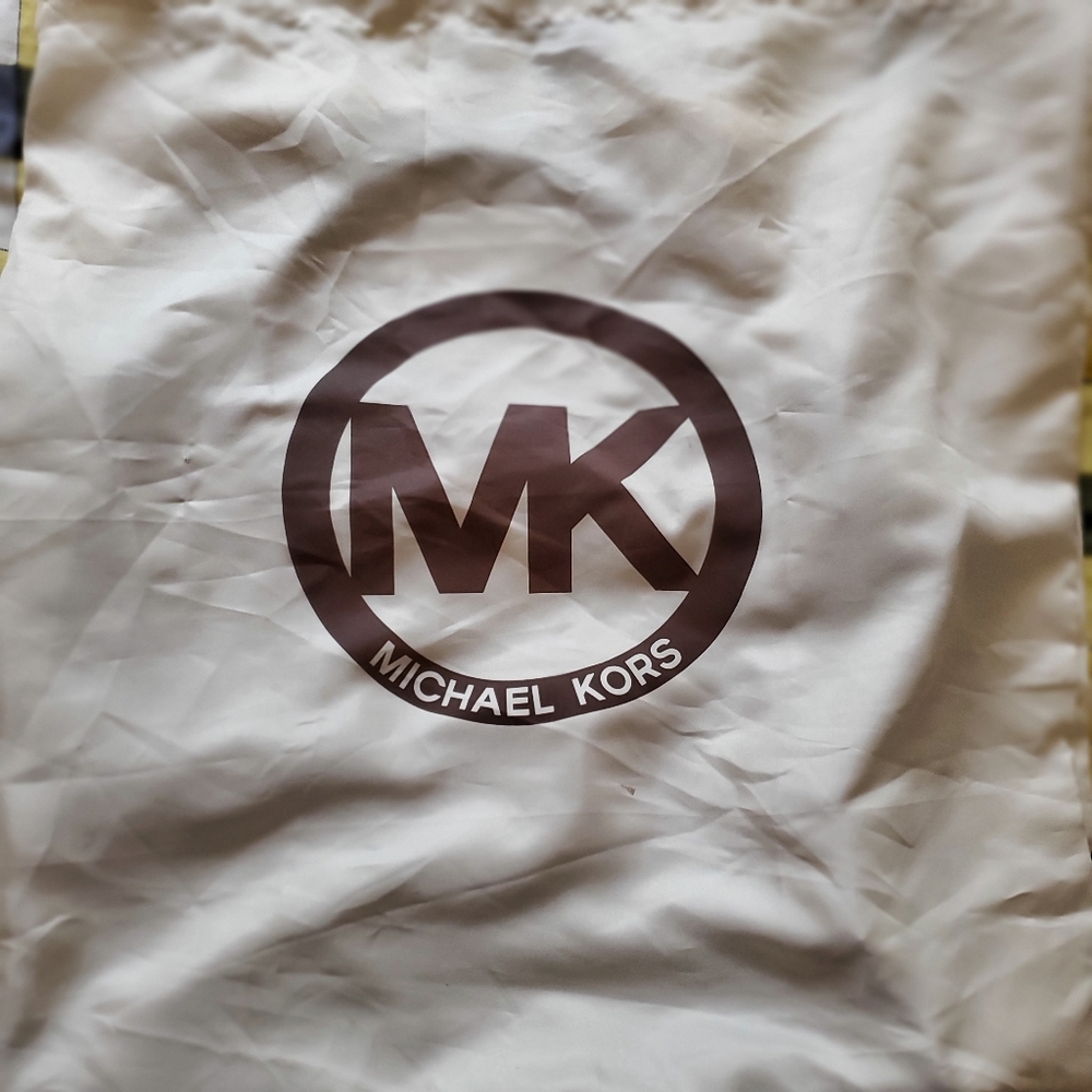 Like New Michael Kors Hamilton Leather satchel - Picture 16 of 16